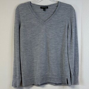 Banana Republic Heather Gray V-Neck Merino Wool Sweater Size M